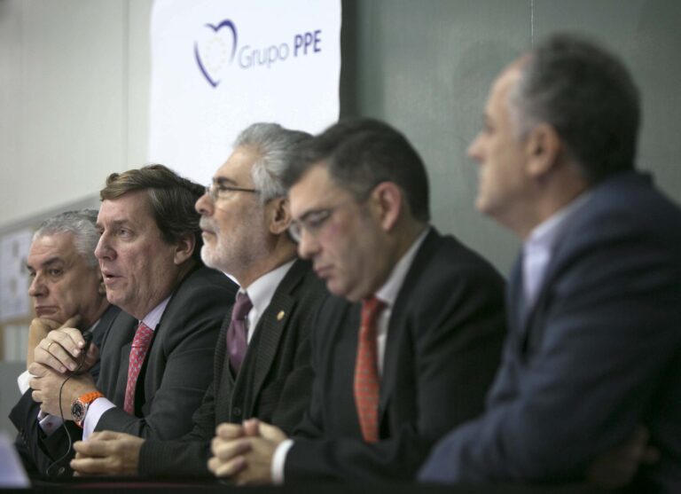 El secretario general de Pesca destaca la importancia cualitativa de las pesca en Canarias y avanza que el Ministerio prepara una reordenación del caladero en el Archipiélago