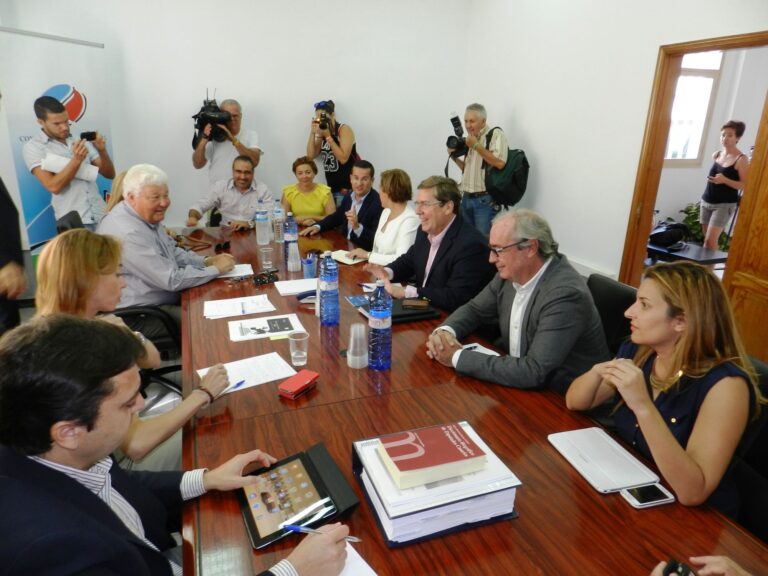 Gabriel Mato apuesta por la ampliación de la pista 3 del aeropuerto de Lanzarote