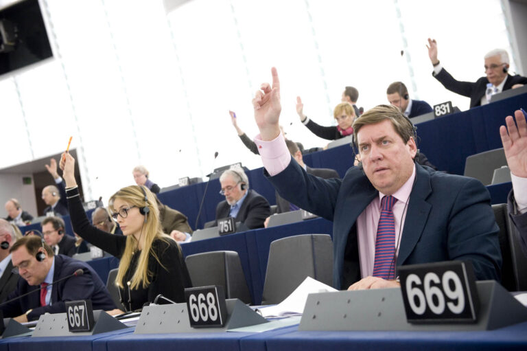 Gabriel Mato destaca el avance logrado por Canarias tras la aprobación de la lista que incluye a los grandes aeropuertos y puertos isleños entre los proyectos de transporte prioritarios de la UE
