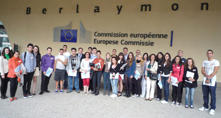 Los 20 alumnos palmeros premiados en el concurso ‘Si yo fuera eurodiputado…’ llevan hasta el corazón de Europa sus ideas para reforzar la economía de Canarias y sus lazos con la UE