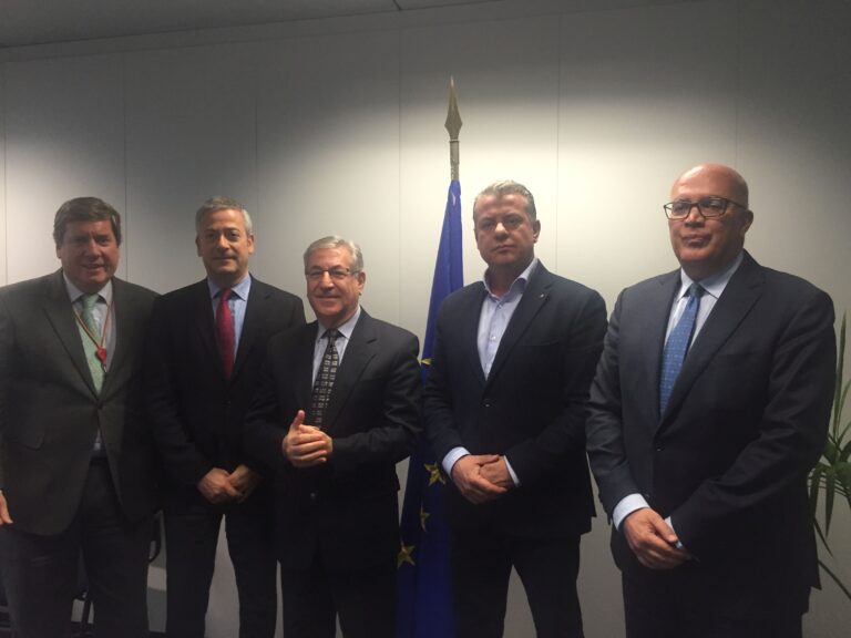 El COMISARIO VELLA APOYA EL PROYECTO MACAPEL Y LA INCLUSIÓN EN EL ACUERDO PESQUERO CON MAURITANIA DE LAS DESCARGAS EN EL PUERTO DE LAS PALMAS