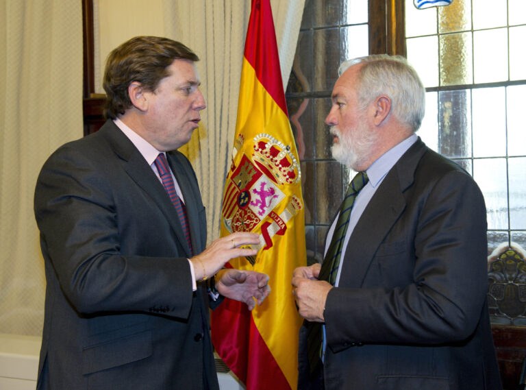 Arias Cañete y Gabriel Mato coinciden en la necesidad de intensificar los esfuerzos para asegurar la defensa de agricultores y pescadores españoles ante las instancias comunitarias