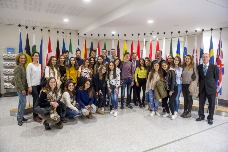 EL EURODIPUTADO GABRIEL MATO ACERCA LAS INSTITUCIONES EUROPEAS A 25 ESTUDIANTES GRANCANARIOS
