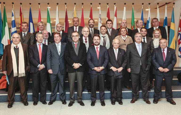 La delegación empresarial canaria en Bruselas aborda con Almunia el futuro del nuevo REF, que prevé entrar en vigor en 2015