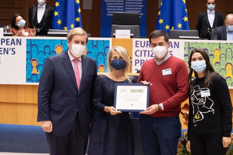Los voluntarios del municipio canario de Moya recogen el premio Ciudadano Europeo 2021 en el Parlamento Europeo de Bruselas